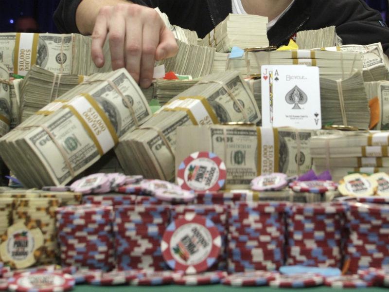 Jucătorii români de poker vor umple "Nisipurile de Aur", din Bulgaria, în week-end. Miza - o jumătate de milion de euro!