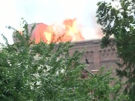 Incendiu puternic la Moara lui Assan, din Capitală. Focul a fost stins cu ajutorul unui elicopter (VIDEO)