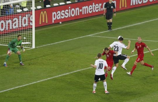 Germania a debutat cu dreptul la Euro, învingînd Portugalia cu 1-0