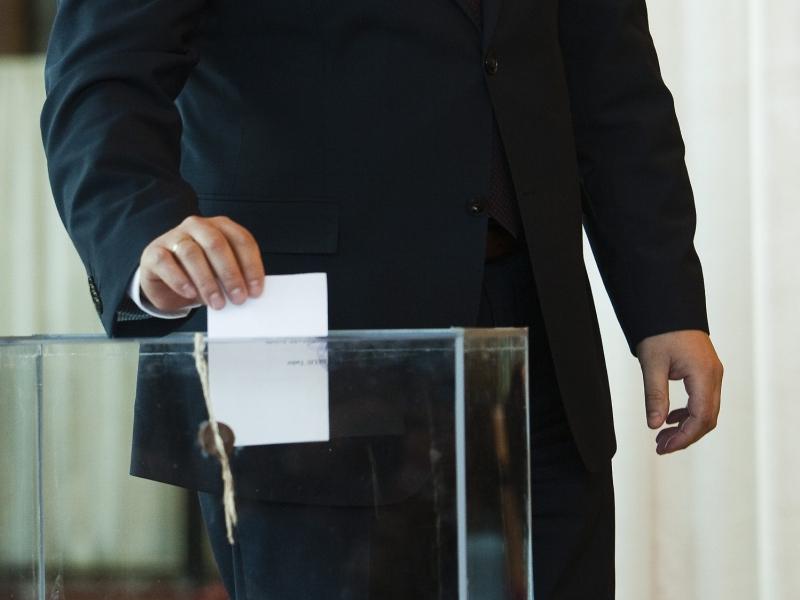 ALEGERI LOCALE 2012: Doar 3 alegători într-o secţie de vot în Cluj-Napoca. Peste 5.000 într-o secţie în Sectorul 3