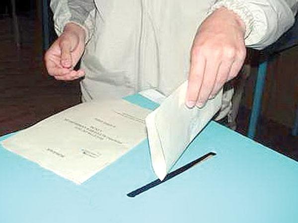 Buletine de vot fotografiate la Ovidiu şi Năvodari