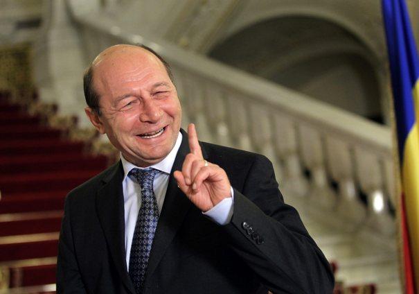 Băsescu, despre Ponta: Când eşti doctor în drept, eşti tare. Dottore!