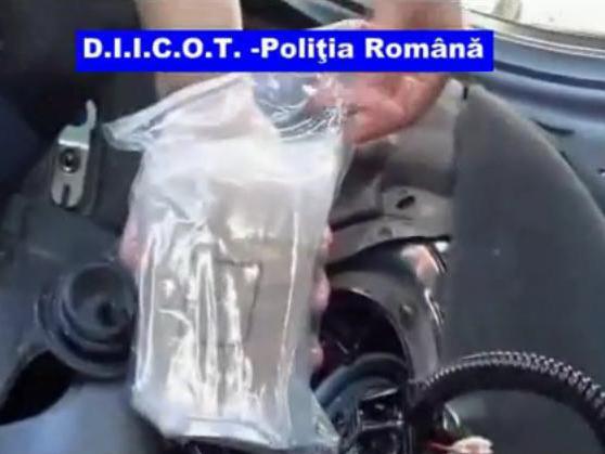 Captură impresionantă de heroină pe autostrada A1. Valoarea drogurilor depăşeşte 2 milioane de euro (VIDEO)