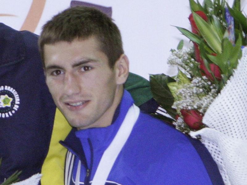 Putem găsi aur olimpic în apă chioară? Singurul boxer român care merge la Olimpiadă mănâncă de doar 32 de lei pe zi
