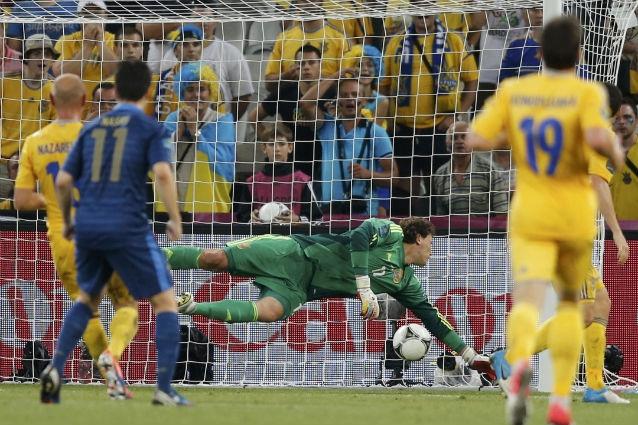Franţa - Ucraina 2-1 şi "cocoşii" au adus co-gazdele Euro 2012 cu picioarele pe pământ