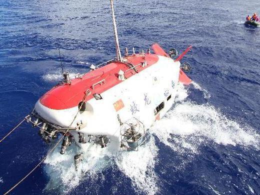 Submarinul Jiaolong va încerca să coboare la 7.000 de metri adâncime, un nou record