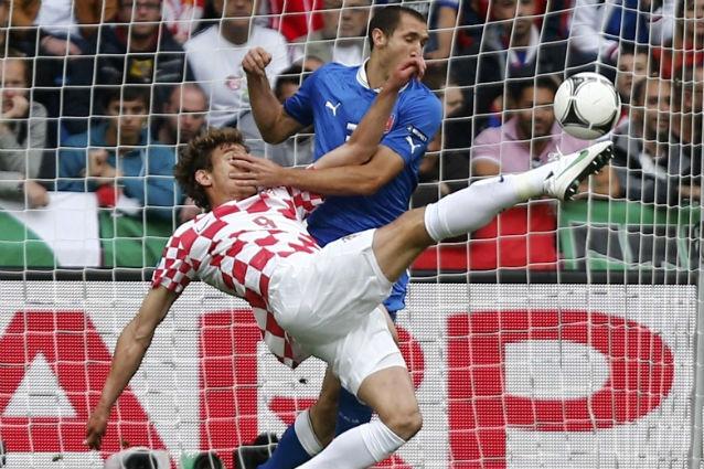 TVR interzice Dolce să mai transmită meciuri de la Euro 2012. Toate partidele, începând cu Franţa - Ucraina (vineri, ora 19), vor putea fi urmărite pe postul public