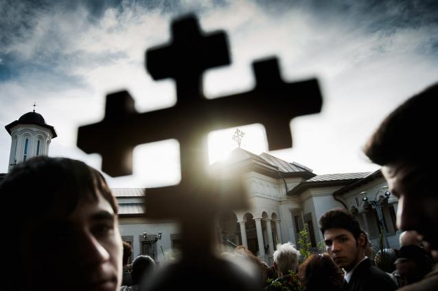 Patriarhia: Crima oribilă din biserică arată starea de degradare şi de nesinguranţă din societate