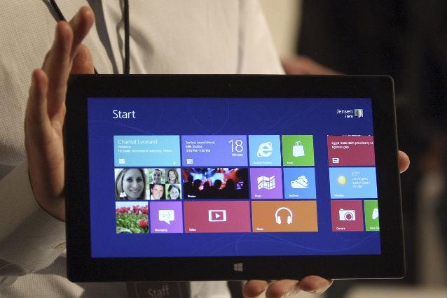 Microsoft a lansat Suface, concurentul iPad. Vezi ce caracteristici are noua tabletă şi cât va costa
