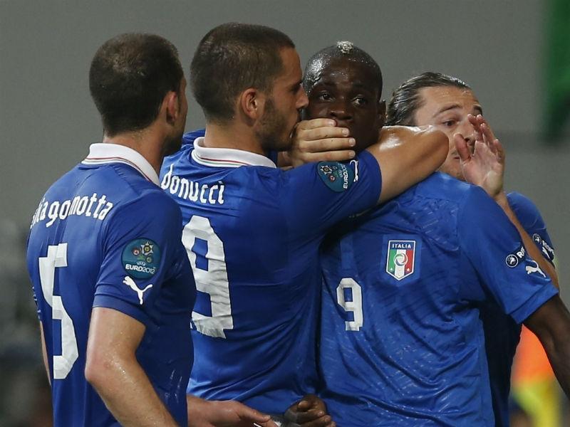 (VIDEO) Geniu cu mâna la gură. Balotelli a marcat un gol FABULOS şi s-a dezlănţuit