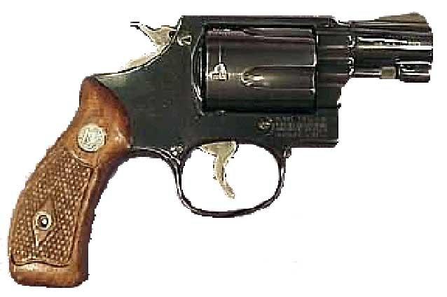 Folosirea pistolului de către Năstase pentru tentativă de suicid, în atenţia procurorilor pentru nerespectarea regimului armelor