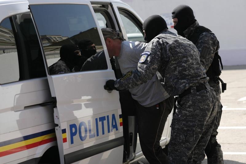 Un tânăr s-a spânzurat în sediul Poliţiei din Lupeni