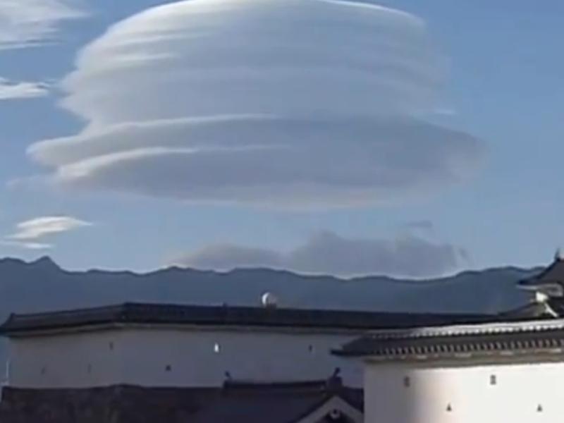 (VIDEO) Un nor bizar a acoperit Muntele Fuji, ca o pălărie