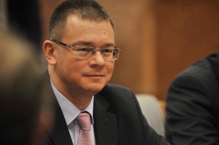 Mihai Răzvan Ungureanu: Voi candida la parlamentare pe listele unei noi alianţe electorale de centru-dreapta