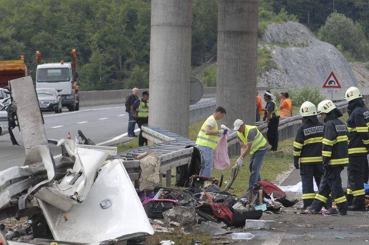 Tragedie pe o autostradă din Croaţia: 7 morţi şi 44 de răniţi într-un accident de autocar