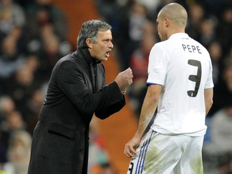 Mourinho, psiholog la Euro. Îl sfătuieşte pe Pepe prin sms-uri să rămînă calm şi disciplinat