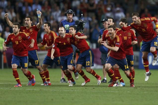 "Vamos a Kiev". Spania îşi va apăra titlul după ce a trecut de Portugalia, după loteria penalty-urilor, în semifinalele Euro 2012