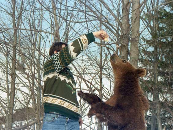 Tradiţie bucovineană de Paşti: tăierea ursuleţului din bătătură