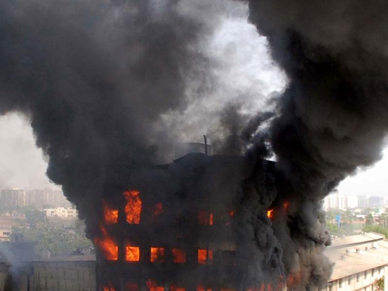 Incendiu de proporţii la fabrica de tricotaje din Nehoiu
