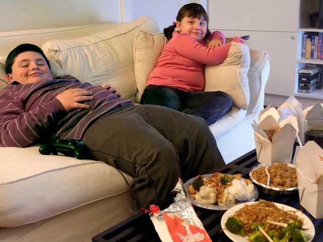 Copiii singuratici, predispuşi la obezitate