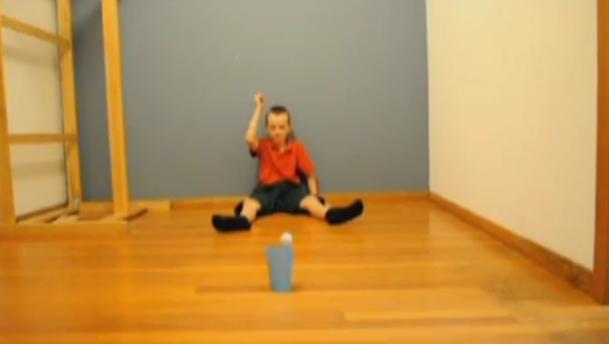 Demonstraţie de talent: Ce poate face un băiat de 9 ani cu mingea de ping-pong (VIDEO)
