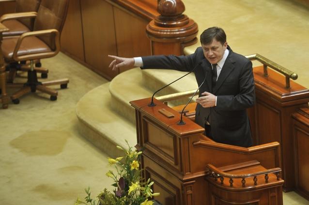 Crin Antonescu, noul preşedinte al Senatului. Valeriu Zgonea, preşedinte al Camerei