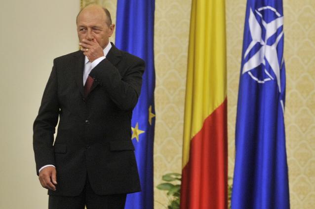 Citirea cererii de suspendare a preşedintelui Traian Băsescu, joi, în plenul Parlamentului. Referendum, pe 15 sau 22 iulie
