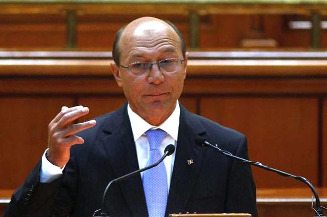 Băsescu, în Parlament: Mi-aş dori să fiu votat la referendum de pensionarii cărora le-au crescut pensiile în timpul mandatului meu