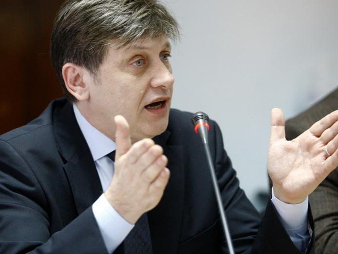 Crin Antonescu: Votul privind suspendarea lui Traian Băsescu, vineri de la ora 17:00