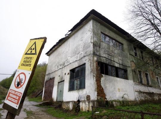 Povestea zguduitoare a coloniei miniere Ciudanoviţa: boxul şi fotbalul au fost îngropate, iar oamenii trăiesc lîngă mormane radioactive!