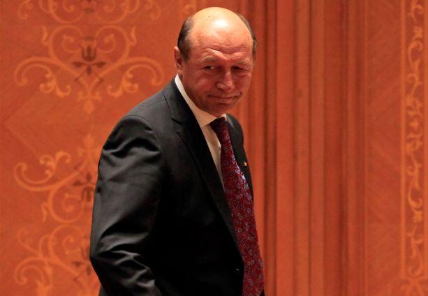 Băsescu declara pentru BBC in 2005: "Este normal ca majoritatea să aibă preşedinţia celor două Camere”