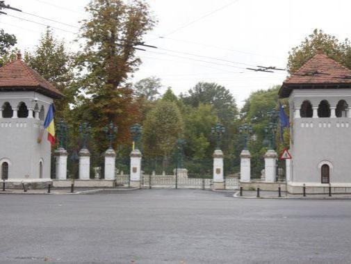 Băsescu a ajuns la Cotroceni. Preşedintele aşteaptă decizia CCR cu privire la votul Parlamentului privind suspendarea sa din funcţie