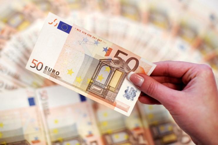 Euro continuă să crească: Moneda europeană, cotată de BNR la un nou maxim istoric, de 4,52 lei