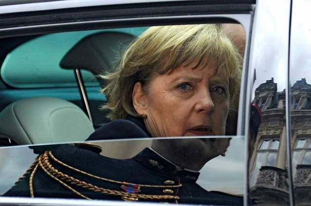 Iliescu, despre Merkel: "doamna cancelar face parte din aceeaşi familie politică şi e o solidaritate de partid faţă de Băsescu"