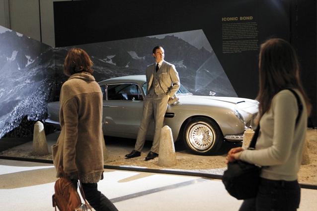 Expoziţie James Bond. La Londra poţi admira gadgeturile Agentului 007