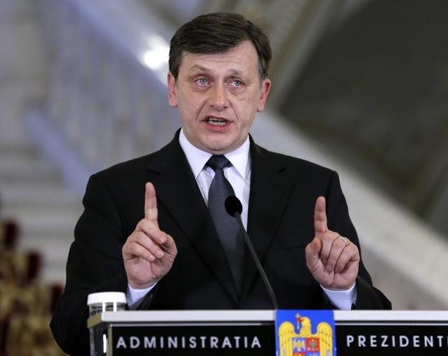 Antonescu către preşedintele suspendat: "Domnule Traian Băsescu, daţi ordin oamenilor dumneavoastră să înceteze defăimarea României"
