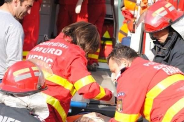 Autocar cu 50 de pasageri, răsturnat între Nădlac şi Arad: Un mort şi 22 de răniţi în urma accidentului