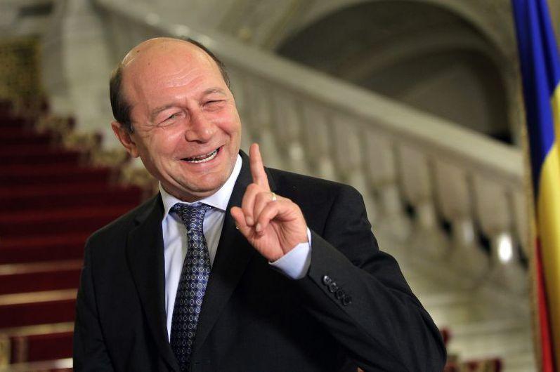 Traian Băsescu: Ponta este el însuşi un plagiat. El şi când doarme spune Băsescu... Şi Crin la fel