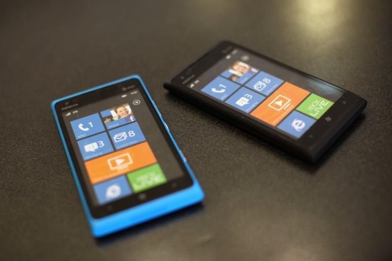 Nokia reduce la jumatate pretul pentru Lumia 900