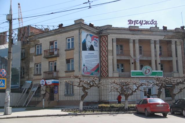 "Prinţul Banatului" îşi duce ţigările în Transnistria. Firme englezeşti de apartament legate de contrabandişti din România aprovizionează tutungeriile din Tiraspol