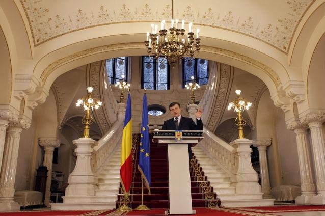 Antonescu: "Anunţ intenţia mea de a participa intens la campania pentru referendum"