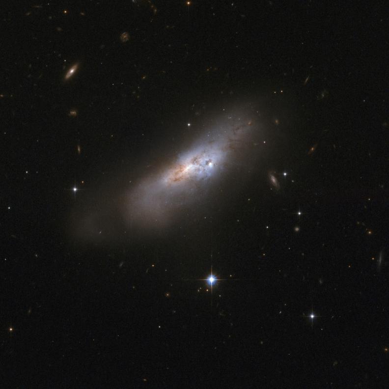 Hubble a descoperit o nouă galaxie de tip spirală