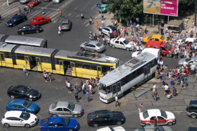 Vatmanul tramvaiului 41, vinovat de producerea accidentului de la intersecţia Calea Rahovei cu strada Sebastian