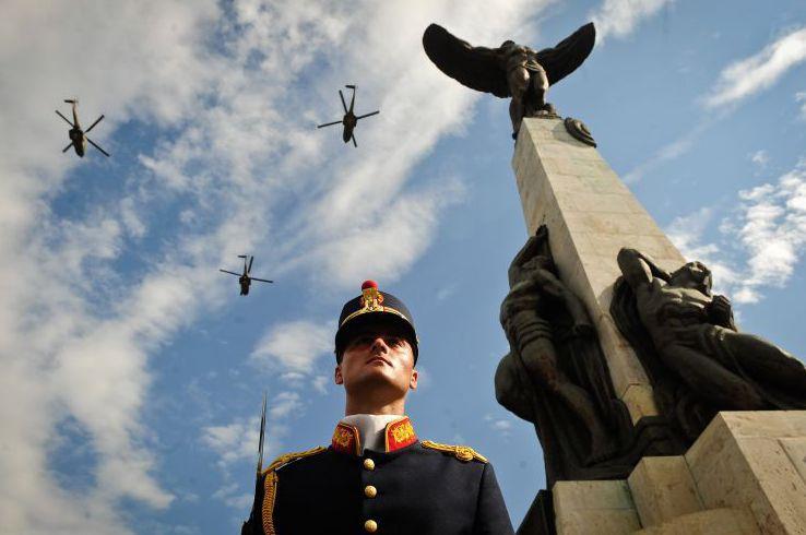Aviatorii militari sărbătoresc Ziua Aviaţiei Române şi a Forţelor Aeriene. VEZI restricţiile de circulaţie
