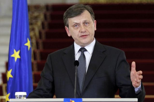 Crin Antonescu răspune atacurilor preşedintelui suspendat: "Traian Băsescu este în mod evident o epavă politică"