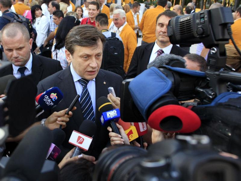 Antonescu:Băsescu a avut în spate PCR şi Securitatea lui Ceauşescu! Minte că are în spate Europa, SUA