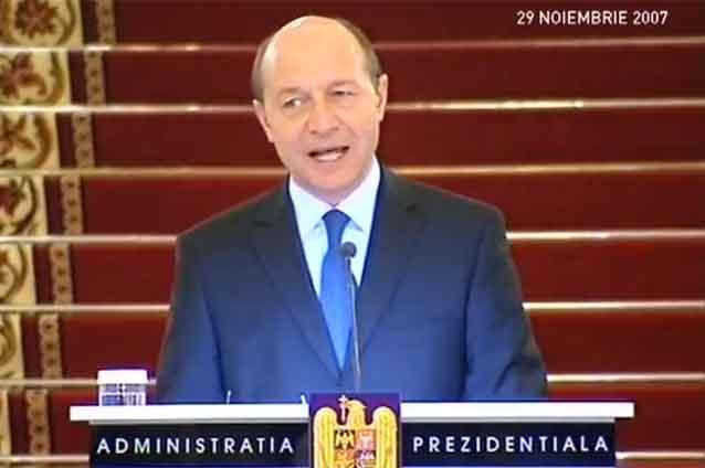 Băsescu contra Băsescu. Vezi cum îi înfiera în 2007 pe politicienii care cereau barem de 50% plus unu din electorat, la referendum