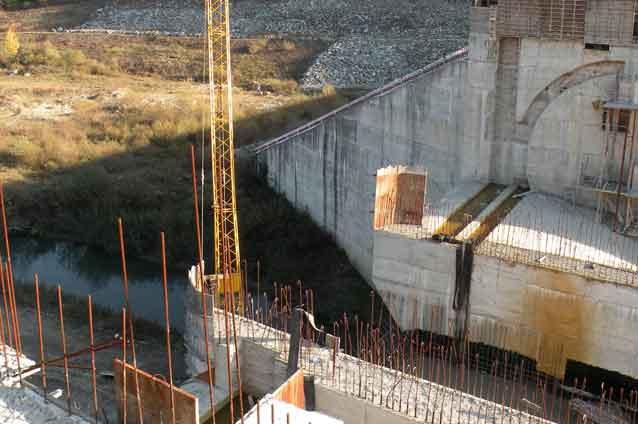 Hidroelectrica renegociază contractele de construcţii şi mentenanţă