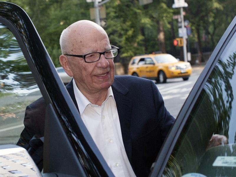 Rupert Murdoch demisionează de la conducerea News International Group Ltd