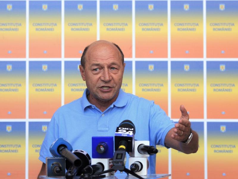 Băsescu: Există riscul de a cere PDL să nu fie reprezentat în secţiile de votare